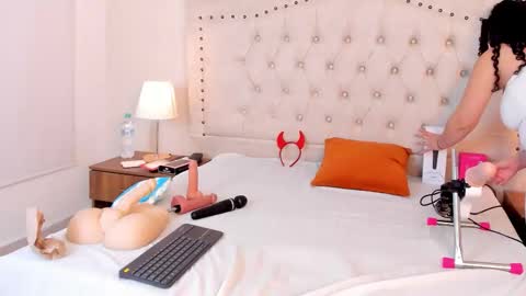 CELESTE MIRANDA online show from November 21, 2025, 12:15 pm