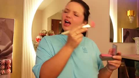 CelesteBailey online show from November 18, 2025, 7:35 am