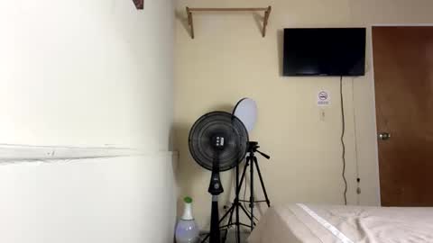 celesteginger online show from December 16, 2024, 1:43 pm