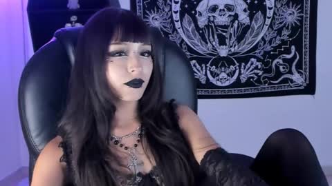   online show from October 28, 2025, 8:22 pm