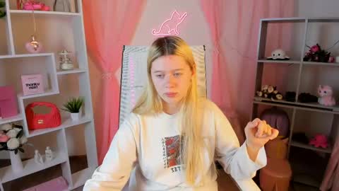 your cute kitty online show from April 24, 2026, 7:16 pm