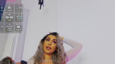 CelineMeyer online show from December 4, 2025, 6:44 am