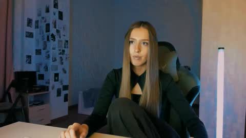 Snapshot of cexsuline chatting on December 13, 2025, 8:25 pm my name is Eva online show from December 13, 2025, 8:25 pm