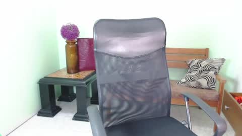 Chalon  online show from April 13, 2026, 7:41 pm