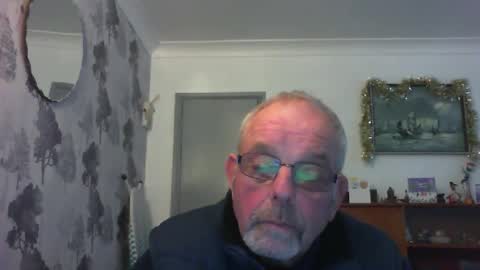 Snapshot of champers37 chatting on December 16, 2024, 2:05 pm Champers online show from December 16, 2024, 2:05 pm