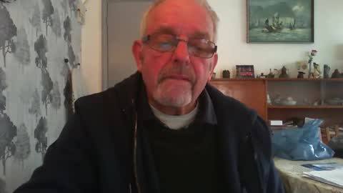 Snapshot of champers37 chatting on March 11, 2025, 10:51 am Champers online show from March 11, 2025, 10:51 am