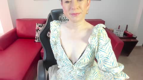 Snapshot of chanel_gold chatting on December 9, 2024, 1:45 pm online show from December 9, 2024, 1:45 pm