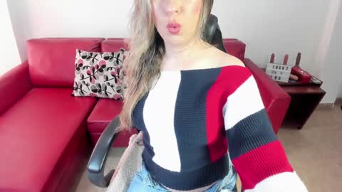 Snapshot of chanel_gold chatting on December 26, 2024, 4:14 pm online show from December 26, 2024, 4:14 pm