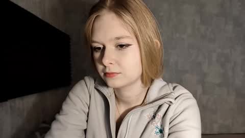 Snapshot of chanelledroz chatting on December 2, 2025, 7:14 am Lia online show from December 2, 2025, 7:14 am