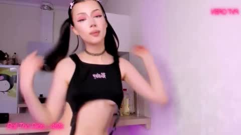 Holly online show from December 21, 2025, 10:55 am