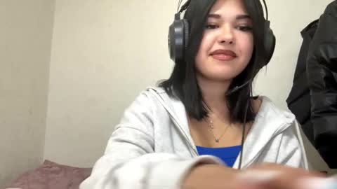 Snapshot of charalilleberg chatting on December 1, 2025, 5:07 pm Lola online show from December 1, 2025, 5:07 pm