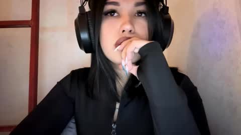 Snapshot of charalilleberg chatting on December 2, 2025, 6:25 pm Lola online show from December 2, 2025, 6:25 pm