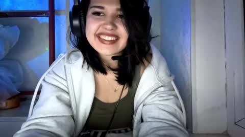 Snapshot of charalilleberg chatting on December 5, 2025, 7:43 pm Lola online show from December 5, 2025, 7:43 pm