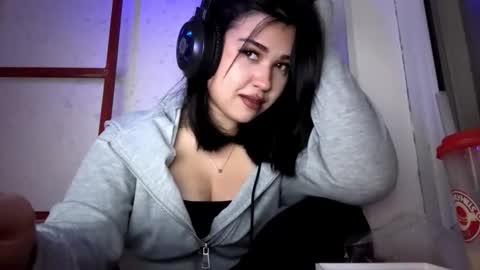 Snapshot of charalilleberg chatting on December 15, 2025, 1:37 pm Lola online show from December 15, 2025, 1:37 pm