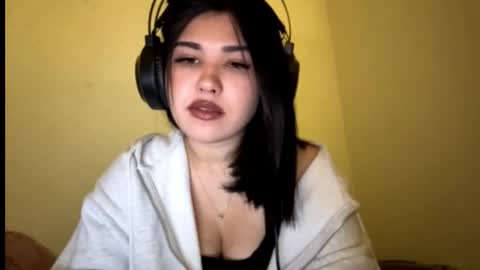 Snapshot of charalilleberg chatting on December 16, 2025, 1:38 pm Lola online show from December 16, 2025, 1:38 pm