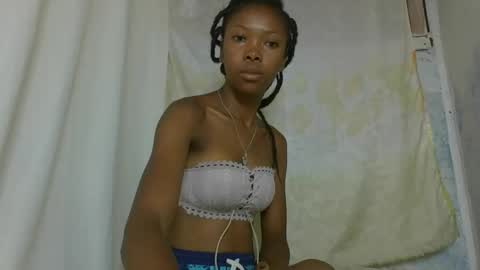 chariola0101 online show from January 26, 2025, 5:13 am