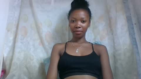 chariola0101 online show from February 3, 2025, 10:36 am