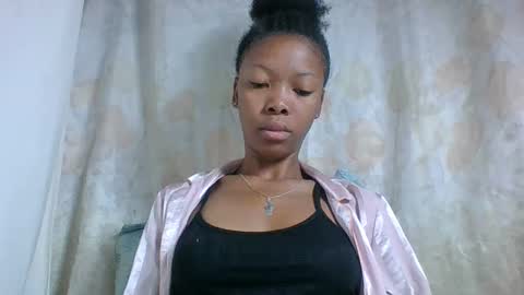 chariola0101 online show from February 4, 2025, 2:28 am
