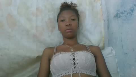 chariola0101 online show from February 14, 2025, 8:52 am