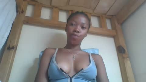 chariola0101 online show from February 19, 2025, 9:03 pm