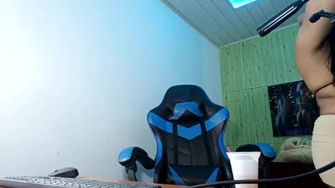 Snapshot of charis_21 chatting on November 23, 2025, 11:32 am charis 2 online show from November 23, 2025, 11:32 am