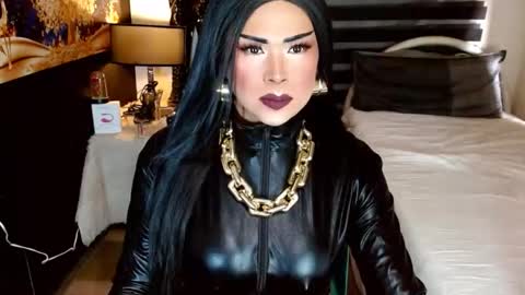 charismatic_apple online show from February 23, 2026, 6:33 am