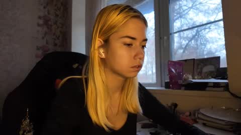 Nancy online show from December 1, 2025, 7:35 am