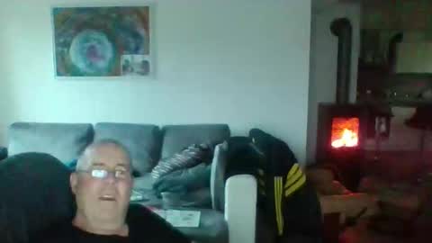 charles6064 online show from November 18, 2025, 7:13 am