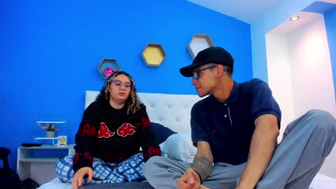 Snapshot of charles_x_elara chatting on December 4, 2024, 3:15 am Charles y Elara online show from December 4, 2024, 3:15 am
