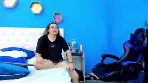 Snapshot of charles_x_elara chatting on December 27, 2024, 6:14 am Charles y Elara online show from December 27, 2024, 6:14 am