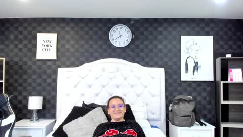 Snapshot of charles_x_elara chatting on December 28, 2024, 12:24 pm Charles y Elara online show from December 28, 2024, 12:24 pm