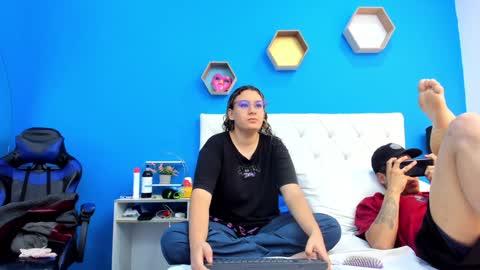 Snapshot of charles_x_elara chatting on December 29, 2024, 2:10 pm Charles y Elara online show from December 29, 2024, 2:10 pm
