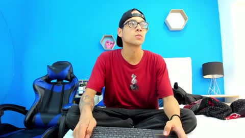 Snapshot of charles_x_elara chatting on January 4, 2025, 6:09 am Charles y Elara online show from January 4, 2025, 6:09 am