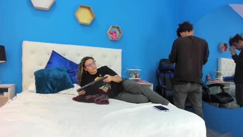 Snapshot of charles_x_elara chatting on January 17, 2025, 3:12 am Charles y Elara online show from January 17, 2025, 3:12 am