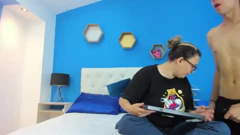 Snapshot of charles_x_elara chatting on January 23, 2025, 3:58 am Charles y Elara online show from January 23, 2025, 3:58 am