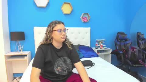 Snapshot of charles_x_elara chatting on January 29, 2025, 3:12 am Charles y Elara online show from January 29, 2025, 3:12 am