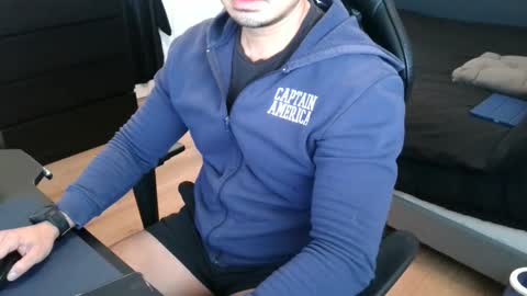 Snapshot of charliekkw chatting on December 14, 2025, 8:57 pm charliekkw online show from December 14, 2025, 8:57 pm