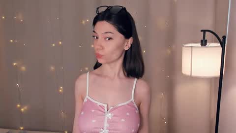 Snapshot of charlinepiker chatting on February 1, 2026, 8:02 am Yumi online show from February 1, 2026, 8:02 am