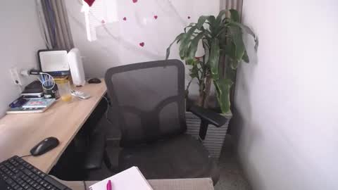 Charlote Walker online show from February 17, 2025, 9:41 pm