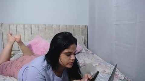 Charlote Walker online show from December 17, 2025, 2:17 am