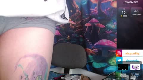 Snapshot of charlotbelucci_ chatting on February 7, 2025, 12:39 pm Ale punky online show from February 7, 2025, 12:39 pm