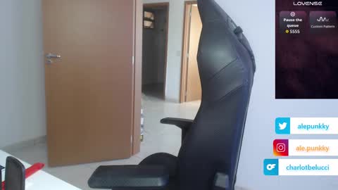 Snapshot of charlotbelucci_ chatting on October 4, 2025, 10:02 am Ale punky online show from October 4, 2025, 10:02 am