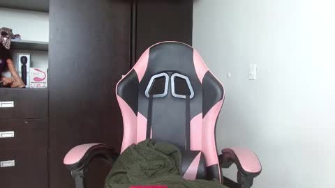 Snapshot of charlotbelucci_ chatting on November 22, 2025, 12:26 pm Ale punky online show from November 22, 2025, 12:26 pm