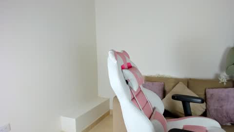 Snapshot of charlote_cowell_sub_ chatting on January 21, 2025, 11:34 pm online show from January 21, 2025, 11:34 pm