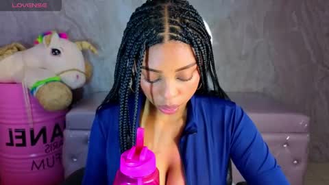 Snapshot of charlote_fun_a chatting on April 21, 2026, 12:33 pm Charlote online show from April 21, 2026, 12:33 pm