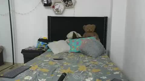 charlotte_027 online show from January 19, 2025, 7:36 am