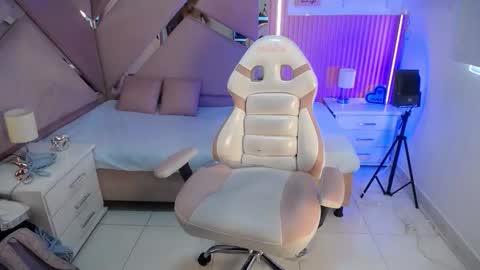 Snapshot of charlotte__ebony_ chatting on October 11, 2025, 1:09 pm Charlotte  online show from October 11, 2025, 1:09 pm