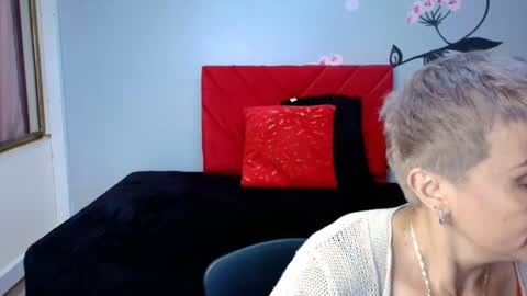 Snapshot of charlotte__gray chatting on October 27, 2025, 12:20 pm CHARLOTTE GRAY online show from October 27, 2025, 12:20 pm