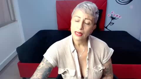 Snapshot of charlotte__gray chatting on November 12, 2025, 12:27 pm CHARLOTTE GRAY online show from November 12, 2025, 12:27 pm