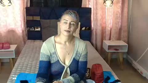 Snapshot of charlotte__gray chatting on December 1, 2025, 8:14 pm CHARLOTTE GRAY online show from December 1, 2025, 8:14 pm